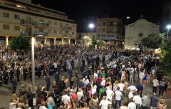 La procesión del Cristo y la mascletà nocturna ponen el broche final a las Fiestas de Paterna
