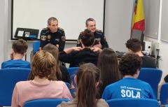 La Policía Local de Paterna imparte charlas a menores de La Salle Acoge para prevenir la violencia de género