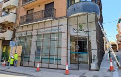 Paterna se prepara para la emblemática Cordà con el montaje de las protecciones en la calle Mayor