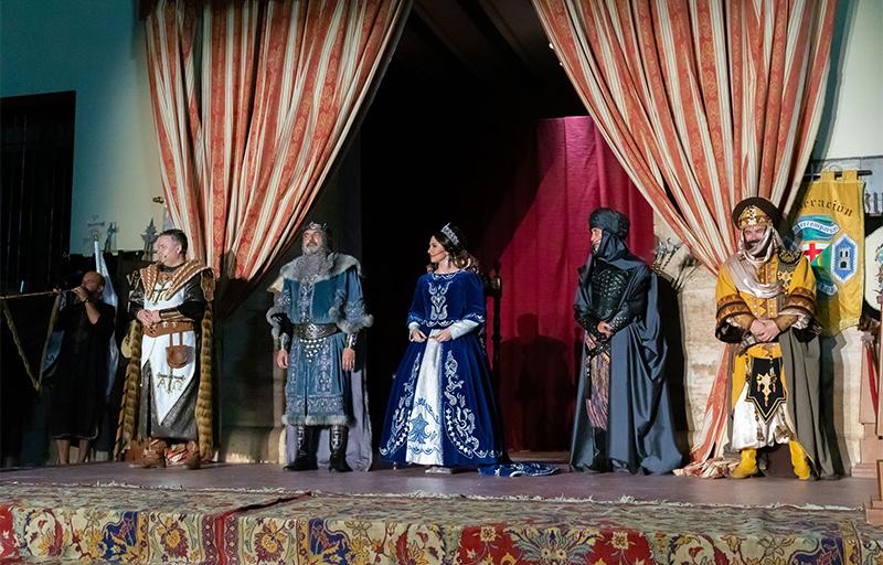 La recreació del lliurament pacífic de la ciutat a Jaume I El Conqueridor i actes de Foc marquen l'equador de les Festes Majors de Paterna