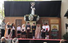 El “maestro gitano” Ricardo Borrull, la campeona de baile deportivo Piedra Escrita Medina, la comparsa Alhama y a la representación de “Els Miracles de Sant Vicent de La Canyada, Insignias de Oro de la Villa de Paterna 2023