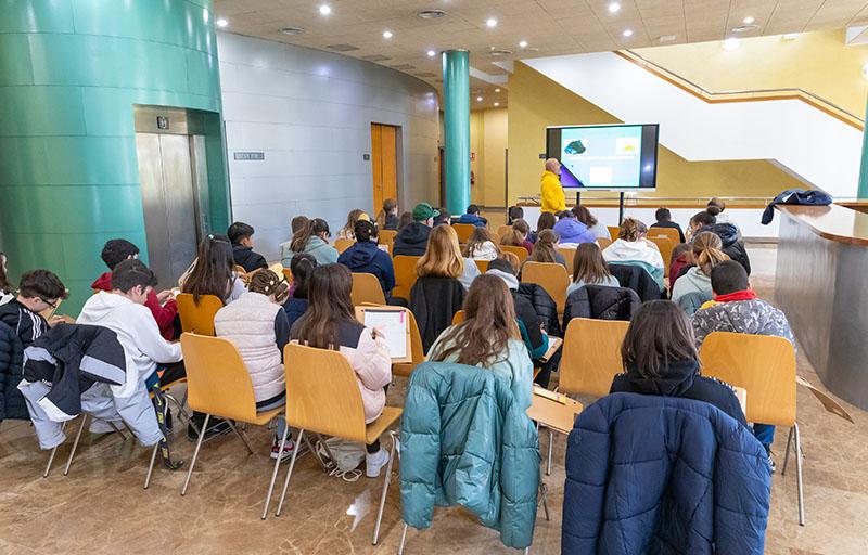 Más de 240 vecinos y vecinas han participado en el curso CRE para acreditarse en los actos de fuego festivos que se celebran en Paterna