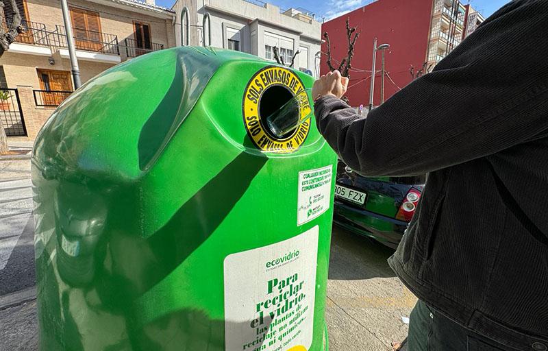 El Ayuntamiento de Paterna apuesta por el fomento del reciclaje de vidrio y el aumento de contenedores verdes alcanzando los 217 en todos los barrios de la ciudad