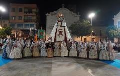 Paterna celebra una multitudinaria y emotiva ofrenda en honor a la Geperudeta con el desfile de las dieciocho fallas de la ciudad