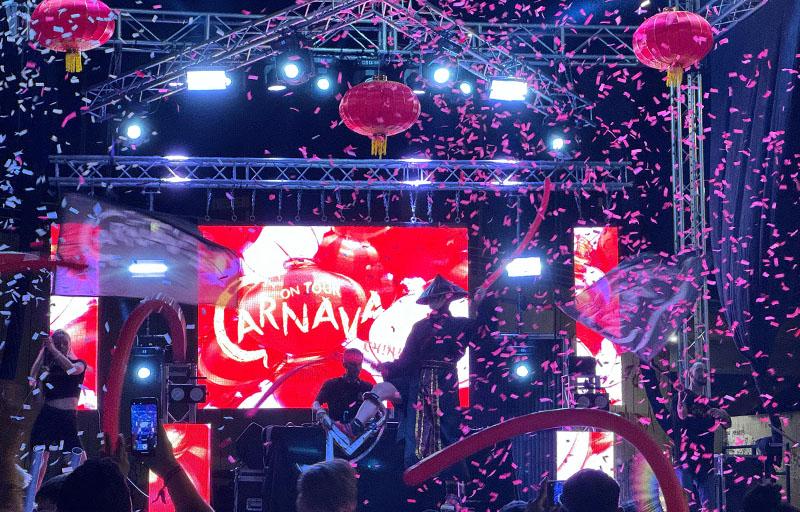 Un festival de DJs y la elaboración de 50 paellas reúnen a cerca de un millar de vecinos en Paterna para celebrar San Juan