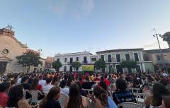 Más de 700 paterneros y paterneras se dieron cita en la Plaza del Pueblo para apoyar a 'La Roja' en la semifinal de la Eurocopa