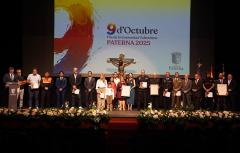 Paterna homenatja la solidaritat del poble paternero en un emotiu acte per a commemorar el 9 d'Octubre amb el lliurament de les Insígnies d'Or de la Vila