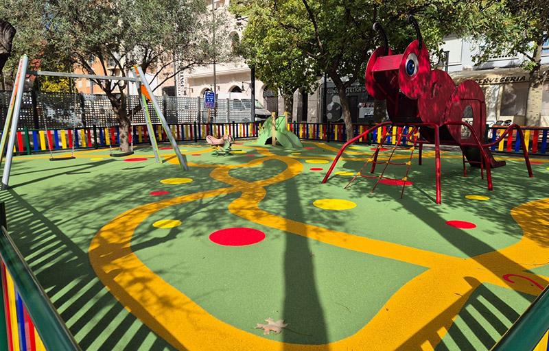 El Ayuntamiento de Paterna invierte cerca de 50.000 euros en la renovación del parque infantil del Gran Teatre