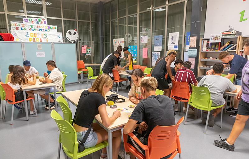 La Casa de la Juventud de Paterna celebra Joves a la nit con juegos, talleres y la actuación de un DJ